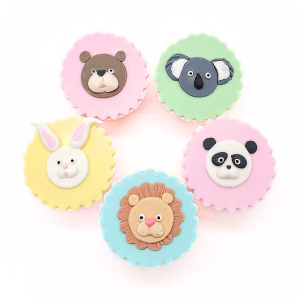 Halal-certified customised standard cupcakes by Sweetest Moments Singapore, freshly made and perfect for all occasions – from pre-school celebrations to full month, 100 days, 1st and kids’ birthdays, weddings, guo da li, corporate events, and anniversaries. Available in Chocolate and Vanilla flavour with buttercream or fondant frosting. Free delivery available.